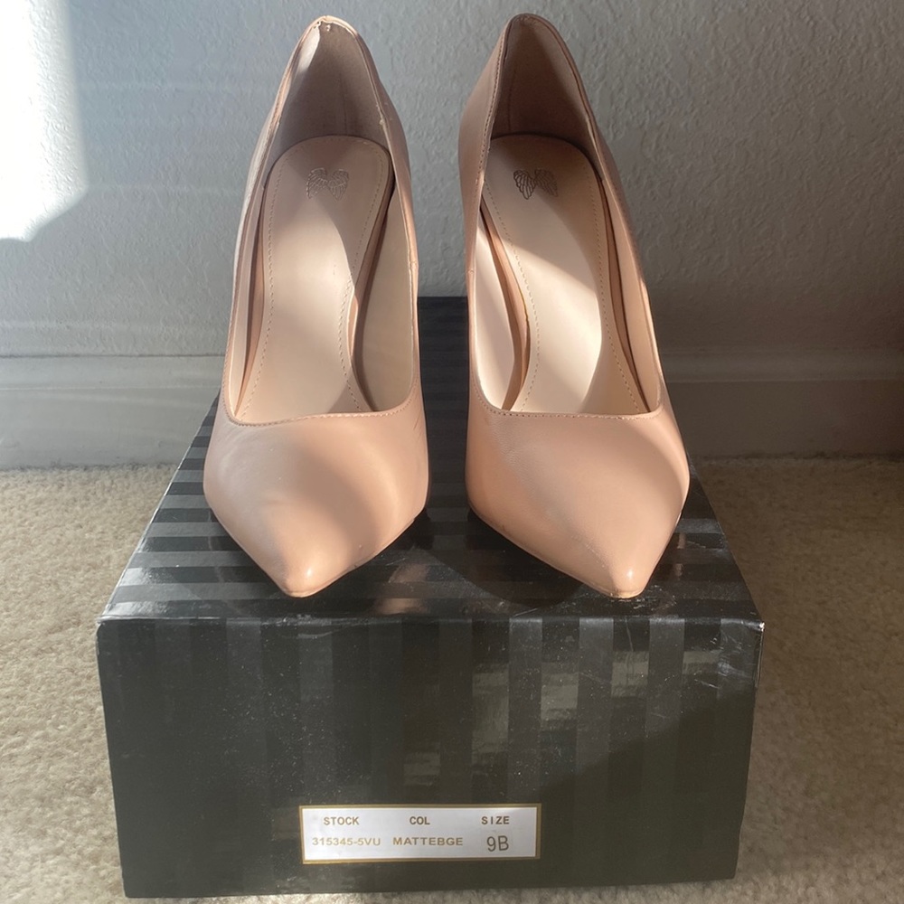Victoria’s Secret Pumps